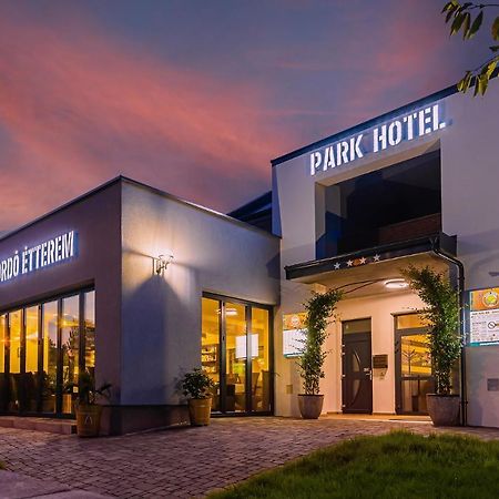 Park Hotel Buek-Buekfuerdo מראה חיצוני תמונה