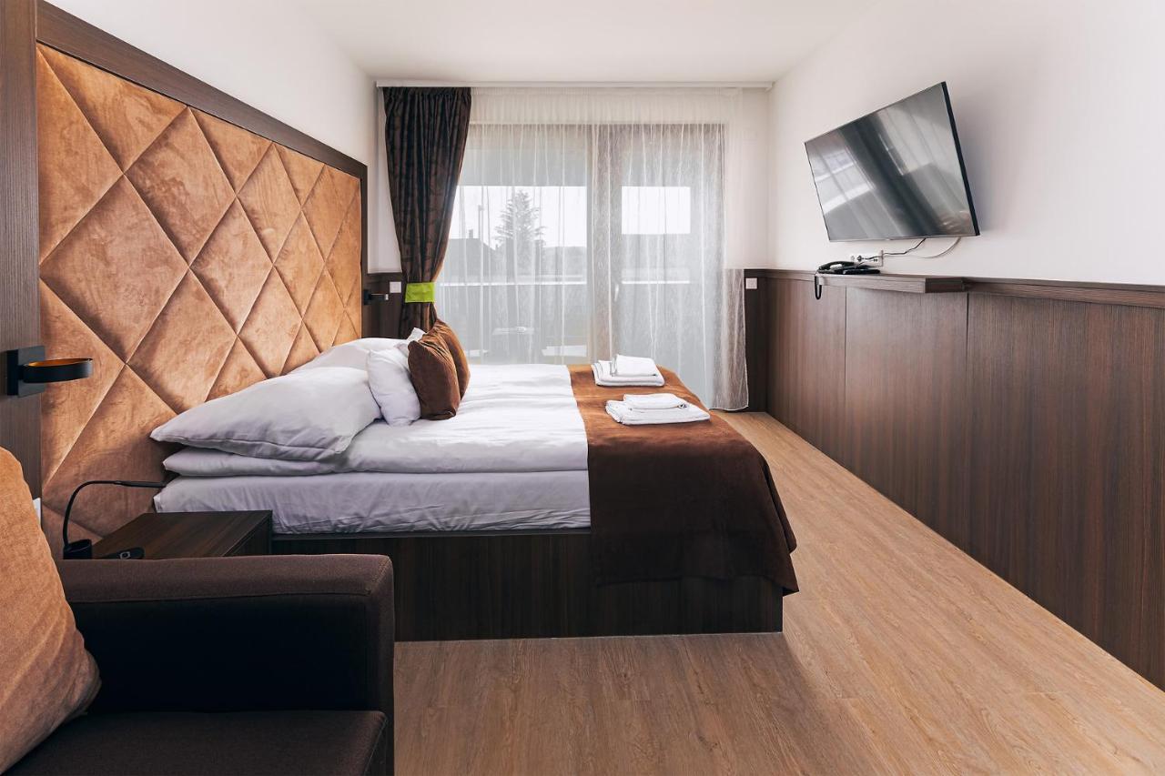 Park Hotel Buek-Buekfuerdo מראה חיצוני תמונה