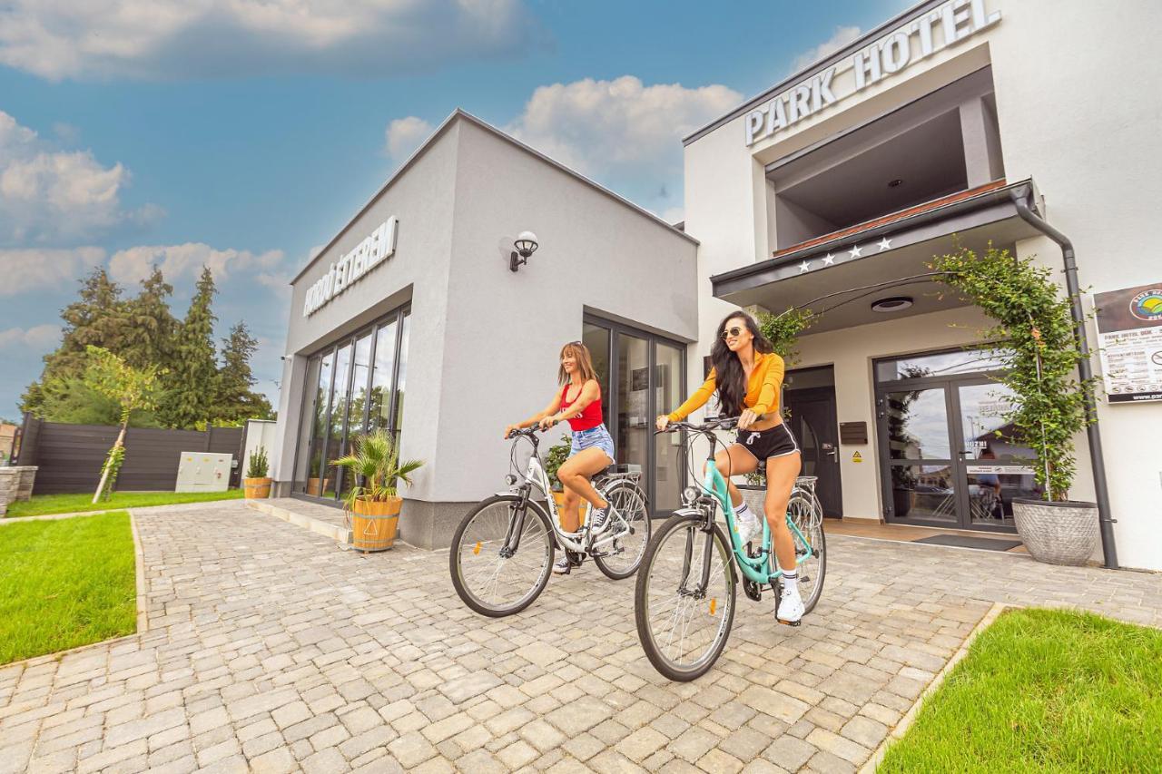Park Hotel Buek-Buekfuerdo מראה חיצוני תמונה