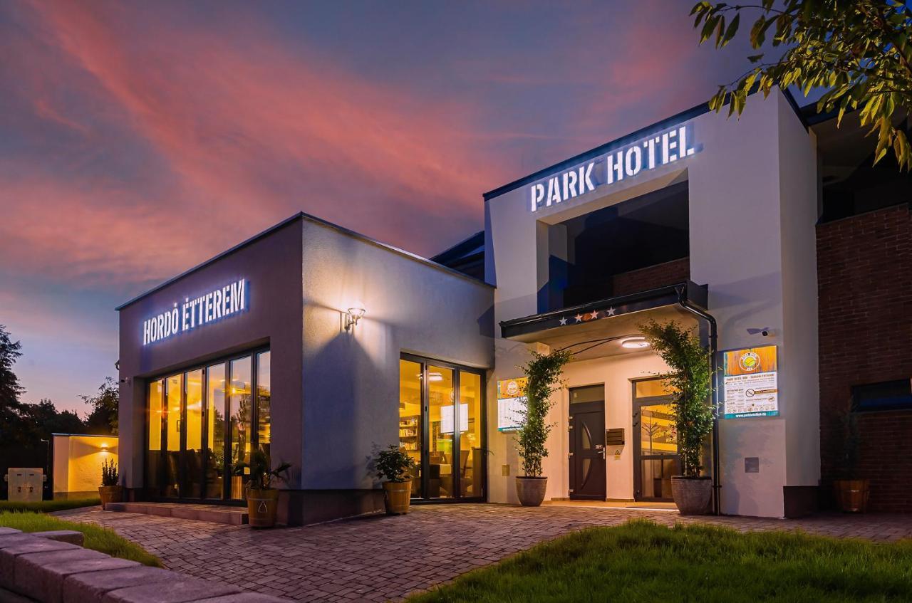 Park Hotel Buek-Buekfuerdo מראה חיצוני תמונה